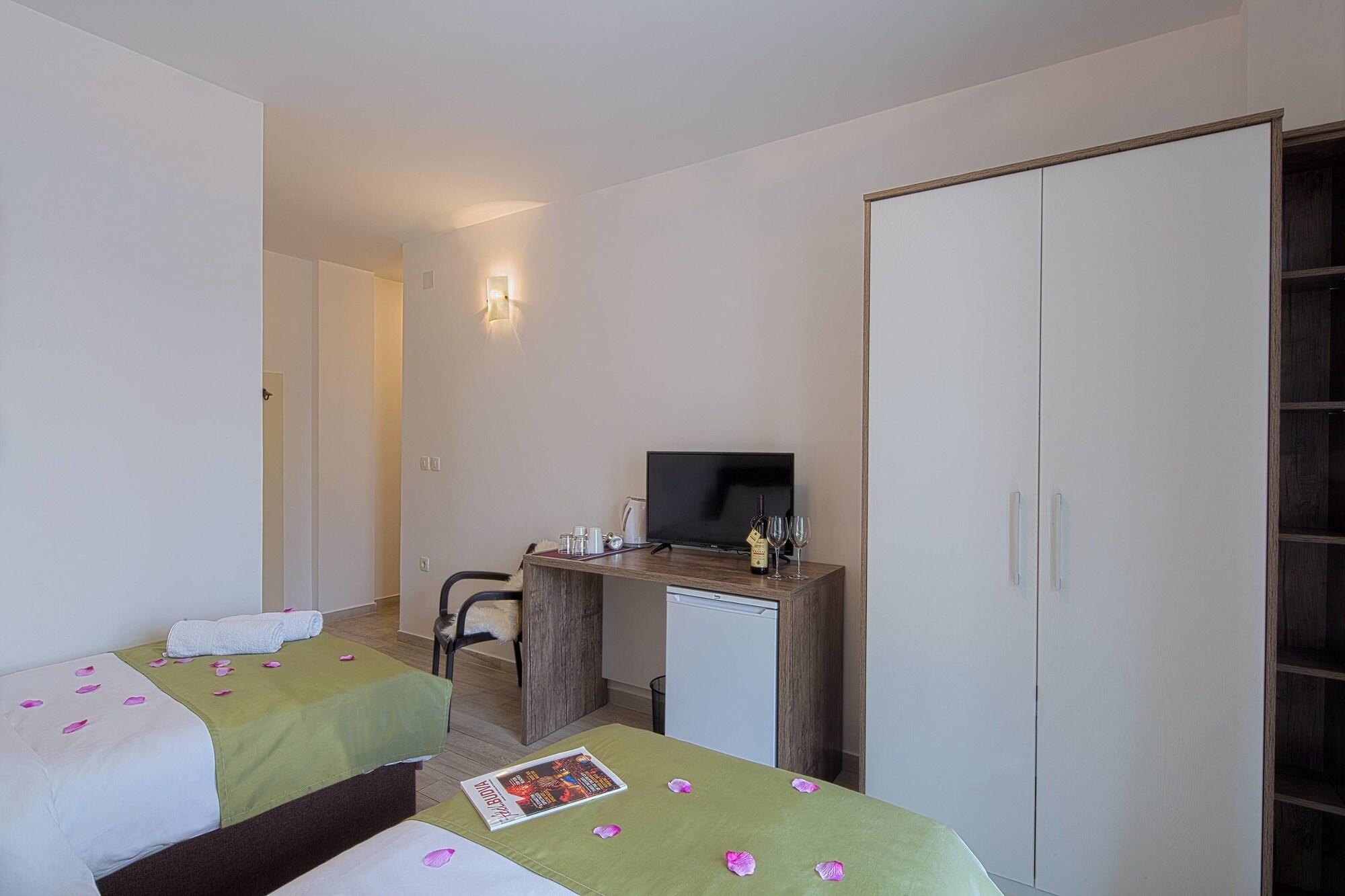 Le Marc Guest House Budva Ngoại thất bức ảnh
